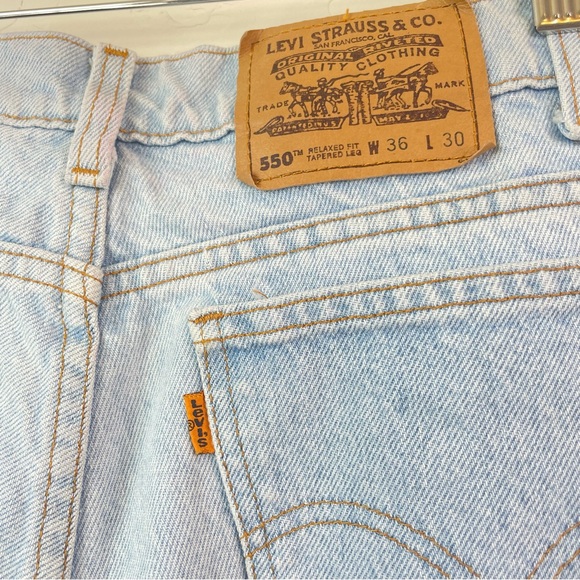 Levi’s VINTAGE 90s 550 ORANGE Tab Relaxed Fit Tapered Leg Light Wash Denim Jeans - Picture 5 of 16